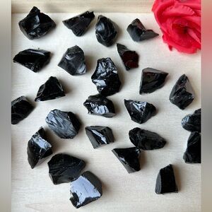 BLACK OBSIDIAN✨FOR MY SPIRITUAL CRYSTAL LADIES